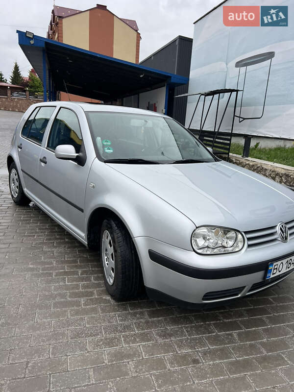Хэтчбек Volkswagen Golf 2001 в Тернополе