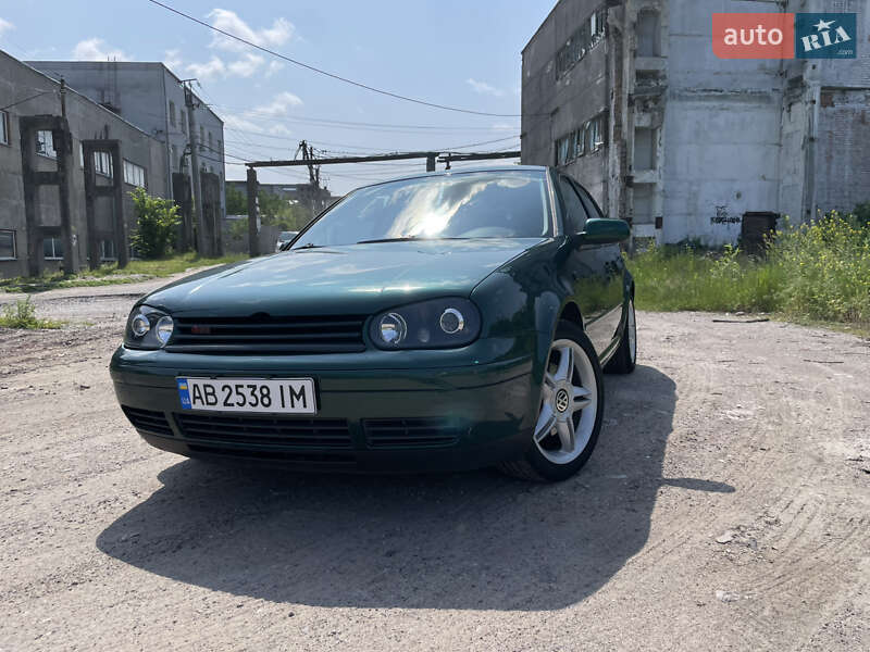 Хэтчбек Volkswagen Golf 2003 в Виннице
