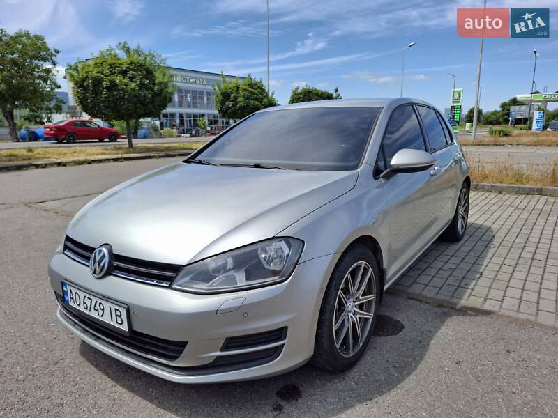 Хетчбек Volkswagen Golf 2012 в Тячеві