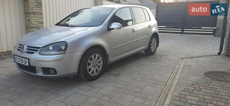 Хэтчбек Volkswagen Golf 2008 в Новомосковске