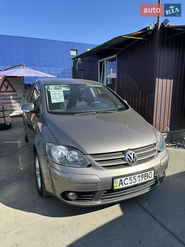 Хэтчбек Volkswagen Golf 2010 в Запорожье