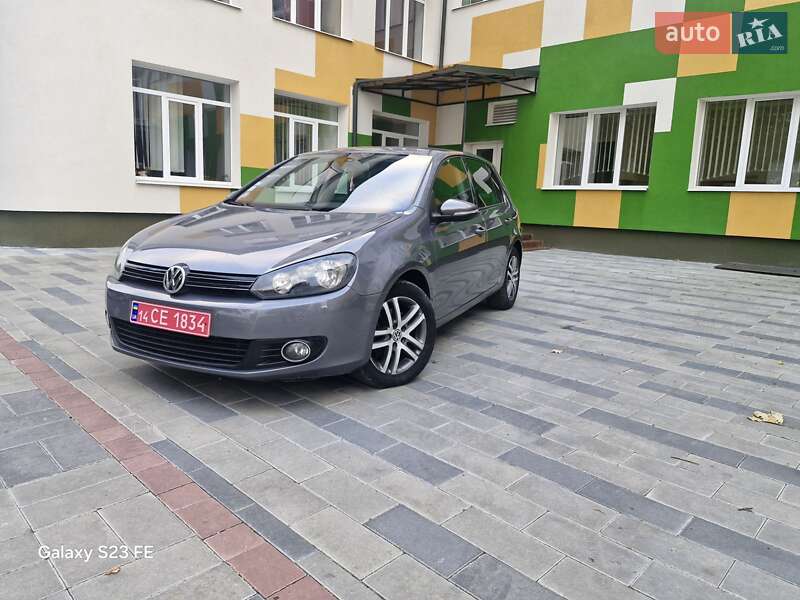 Хэтчбек Volkswagen Golf 2010 в Тернополе