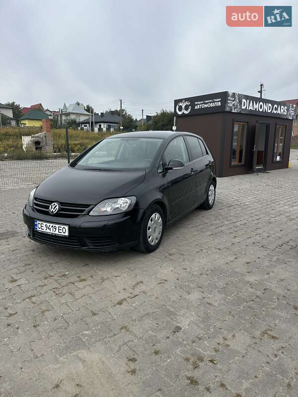 Хэтчбек Volkswagen Golf 2005 в Черновцах