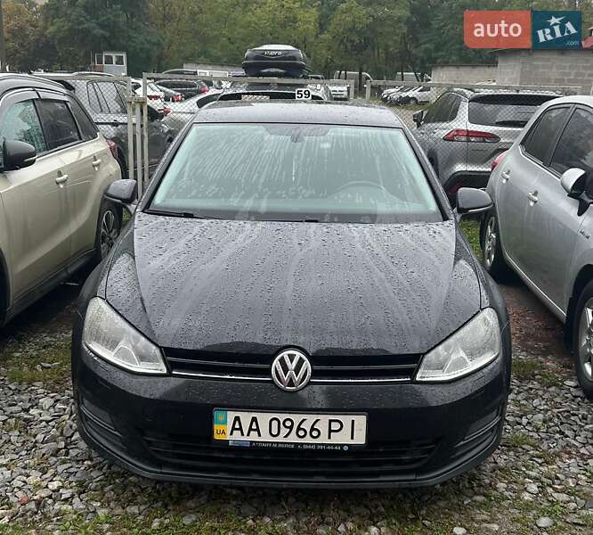 Хэтчбек Volkswagen Golf 2013 в Киеве