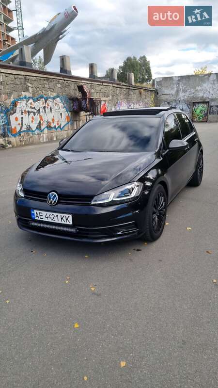 Хетчбек Volkswagen Golf 2020 в Дніпрі