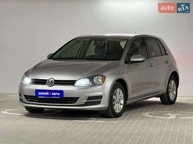 Хэтчбек Volkswagen Golf 2015 в Киеве