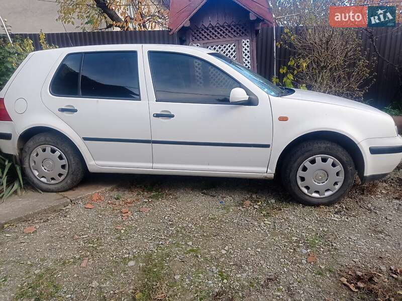 Хетчбек Volkswagen Golf 1998 в Кіцмані