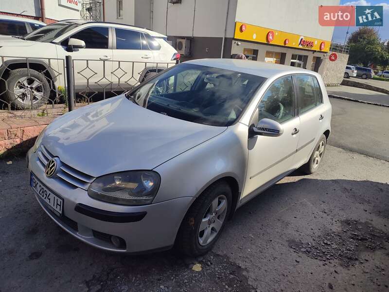 Хэтчбек Volkswagen Golf 2004 в Хмельнике