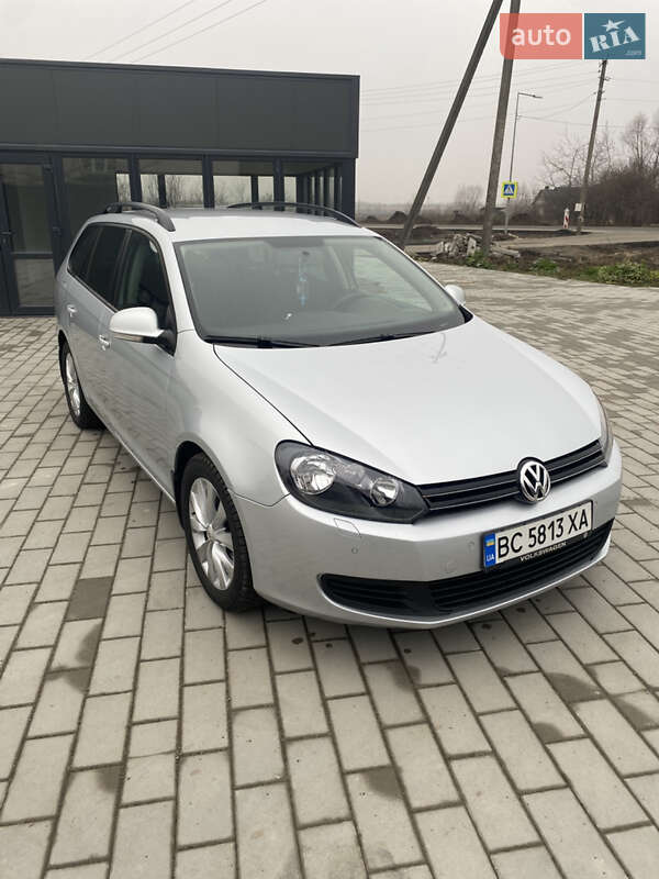 Универсал Volkswagen Golf 2011 в Жовкве