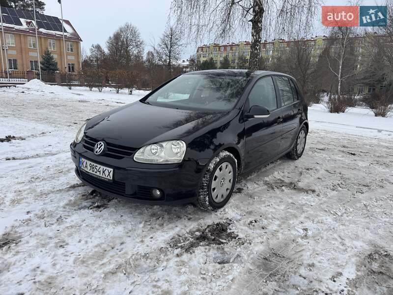 Хэтчбек Volkswagen Golf 2004 в Киеве