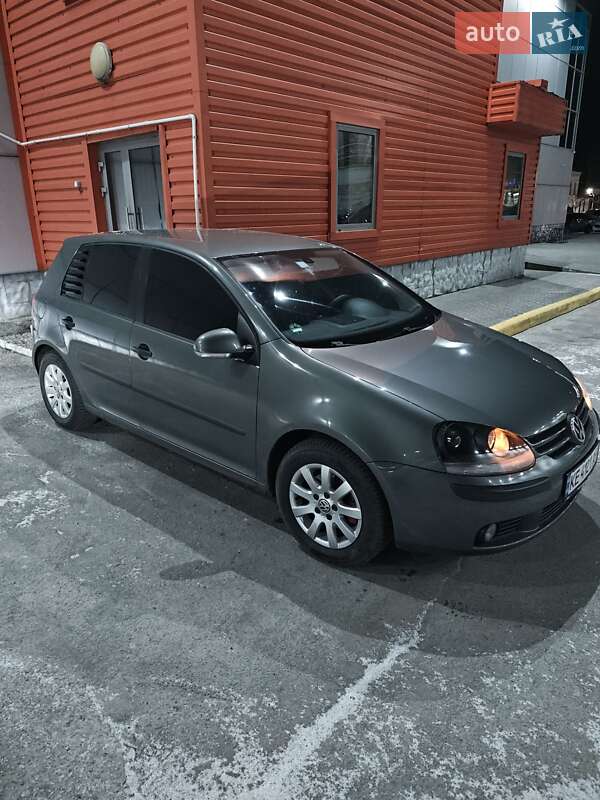 Хэтчбек Volkswagen Golf 2004 в Днепре