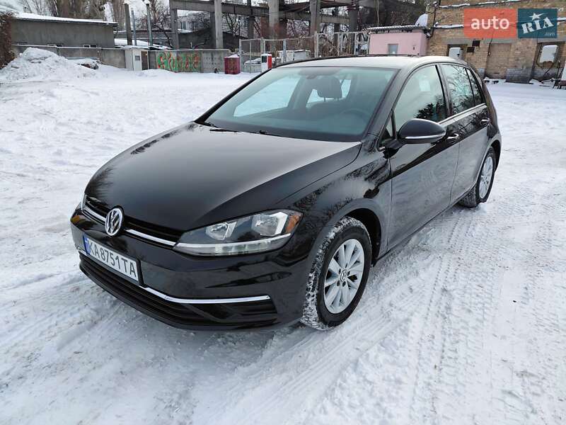 Хэтчбек Volkswagen Golf 2018 в Киеве