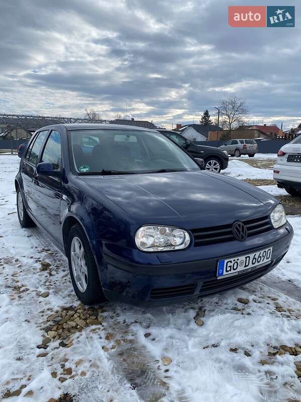Хэтчбек Volkswagen Golf 2002 в Самборе