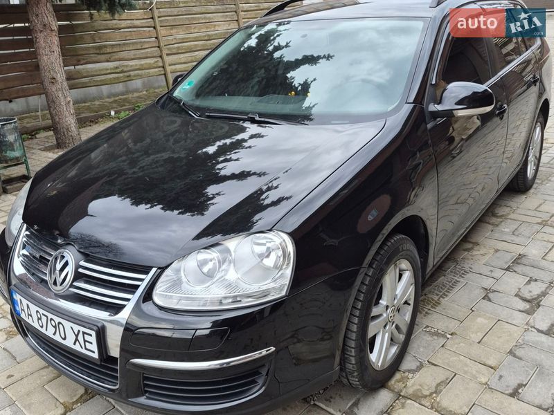 Универсал Volkswagen Golf 2009 в Киеве