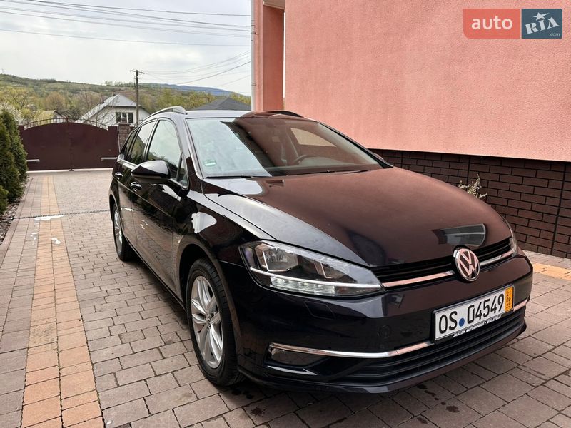 Універсал Volkswagen Golf 2020 в Сваляві