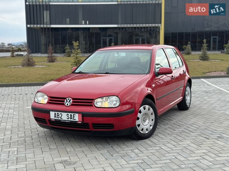 Хетчбек Volkswagen Golf 2003 в Чернівцях
