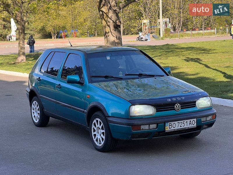 Хэтчбек Volkswagen Golf 1993 в Ровно
