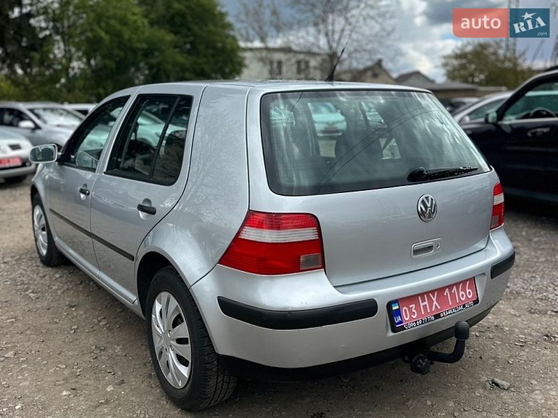 Хэтчбек Volkswagen Golf 2003 в Луцке