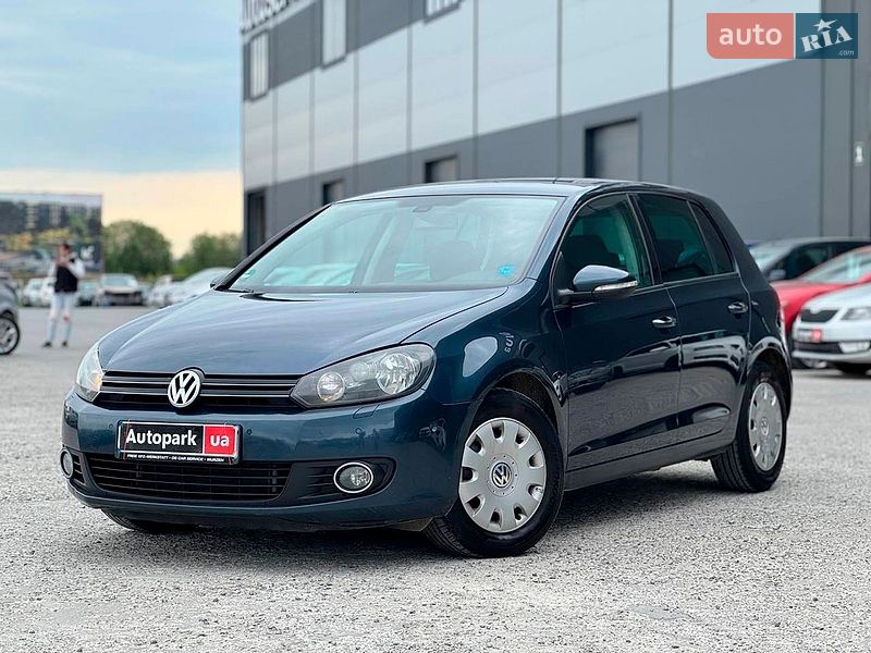 Хэтчбек Volkswagen Golf 2010 в Львове