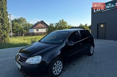 Хетчбек Volkswagen Golf 2004 в Вирах