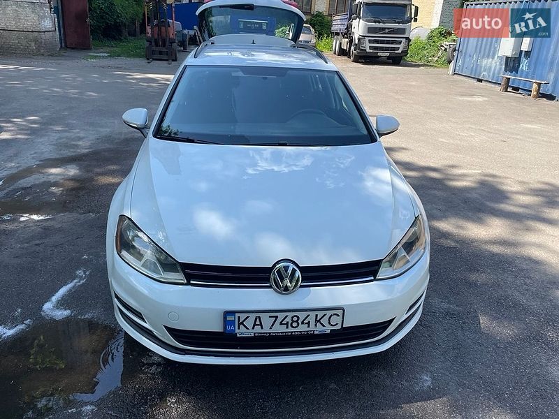 Универсал Volkswagen Golf 2015 в Киеве