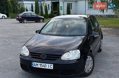 Хэтчбек Volkswagen Golf 2004 в Звягеле