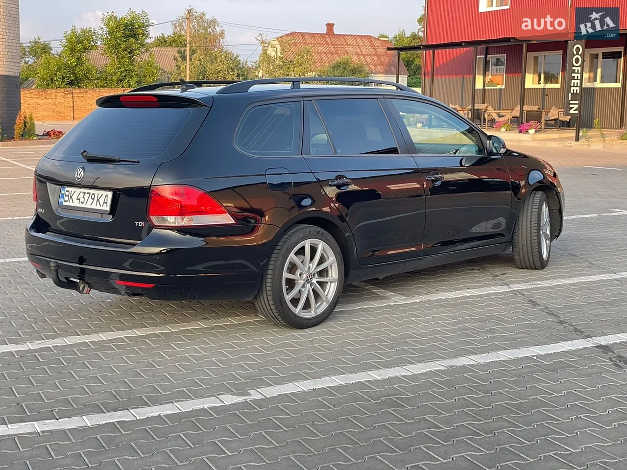 Volkswagen Golf 2010 photo 4
