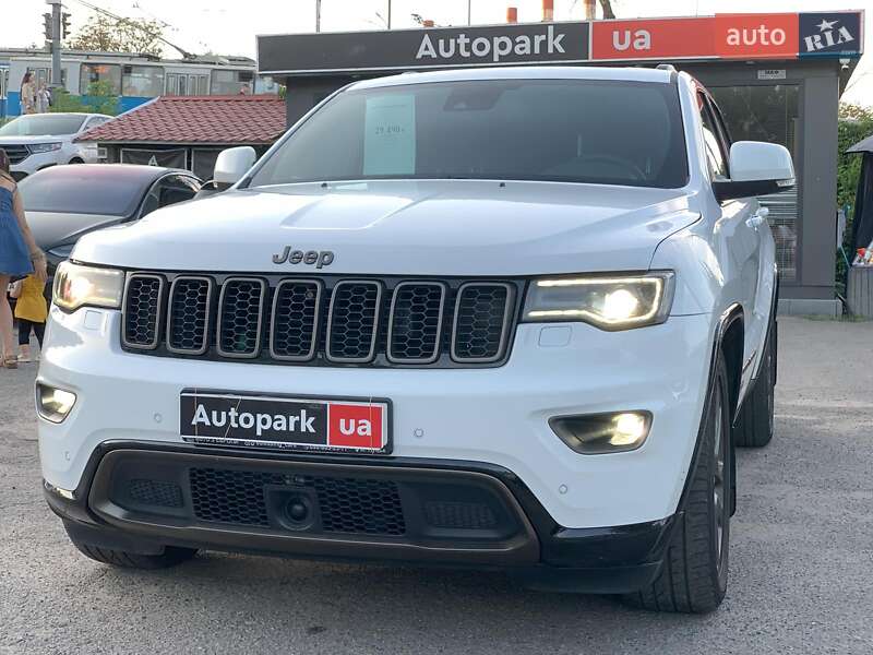 Внедорожник / Кроссовер Jeep Grand Cherokee 2016 в Виннице