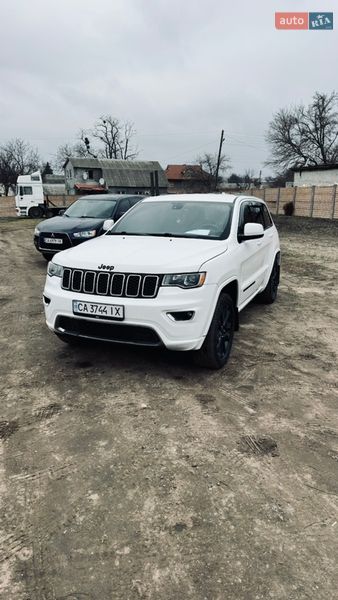Внедорожник / Кроссовер Jeep Grand Cherokee 2017 в Смеле