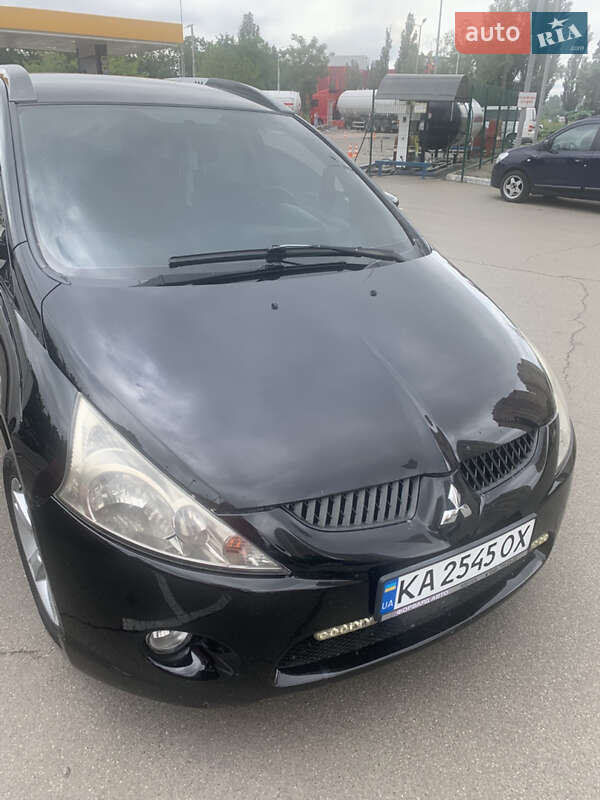 Минивэн Mitsubishi Grandis 2008 в Киеве Минивэн Mitsubishi Grandis 2008 в Киеве