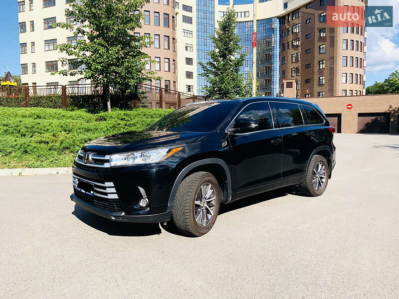 Внедорожник / Кроссовер Toyota Highlander 2018 в Харькове