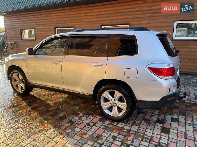 Внедорожник / Кроссовер Toyota Highlander 2011 в Черкассах