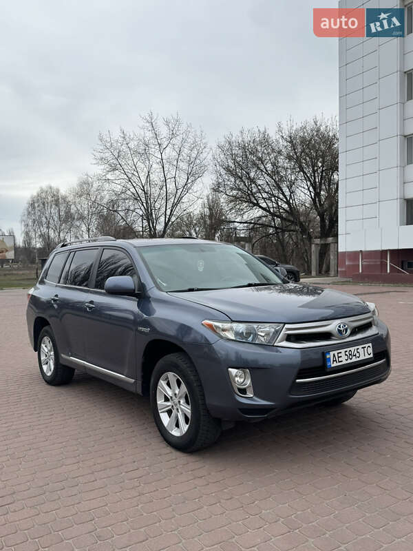 Внедорожник / Кроссовер Toyota Highlander 2013 в Каменском