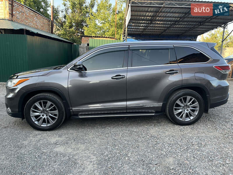 Внедорожник / Кроссовер Toyota Highlander 2016 в Первомайске