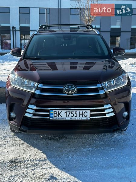 Внедорожник / Кроссовер Toyota Highlander 2018 в Ровно