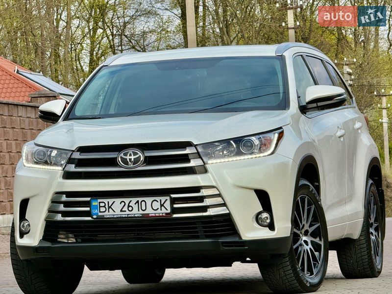 Позашляховик / Кросовер Toyota Highlander 2019 в Рівному