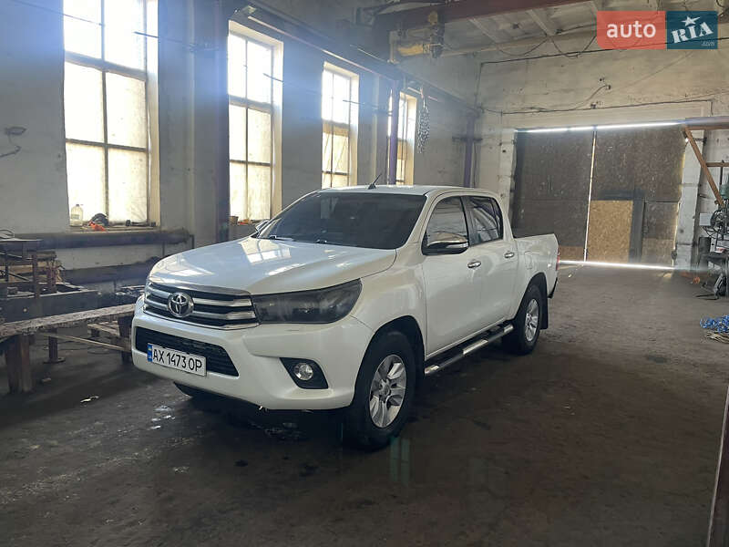Пикап Toyota Hilux 2017 в Верхнеднепровске Пикап Toyota Hilux 2017 в Верхнеднепровске