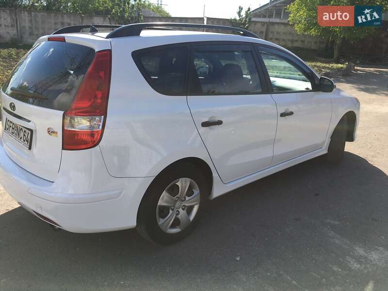 Универсал Hyundai i30 2011 в Львове