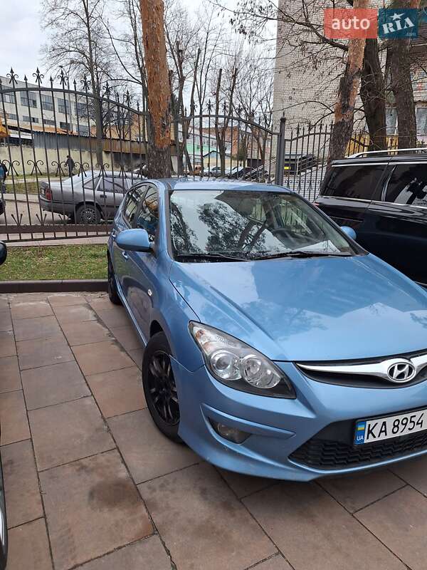Хэтчбек Hyundai i30 2011 в Кременчуге Хэтчбек Hyundai i30 2011 в Кременчуге