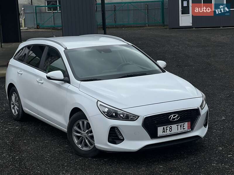 Универсал Hyundai i30 2017 в Ужгороде