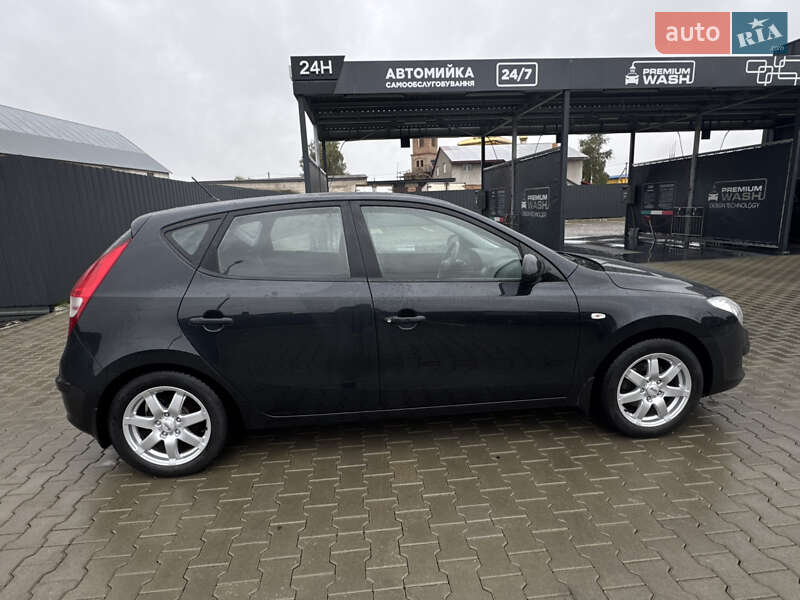 Хэтчбек Hyundai i30 2009 в Луцке