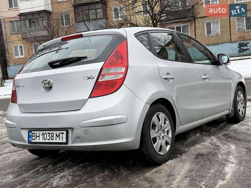 Хетчбек Hyundai i30 2007 в Кам'янському Хетчбек Hyundai i30 2007 в Кам'янському
