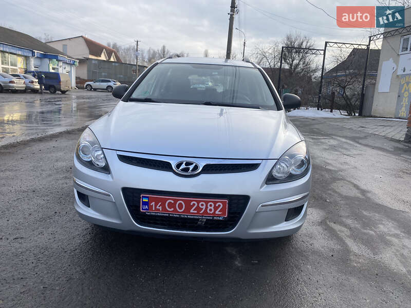 Универсал Hyundai i30 2010 в Катеринополе