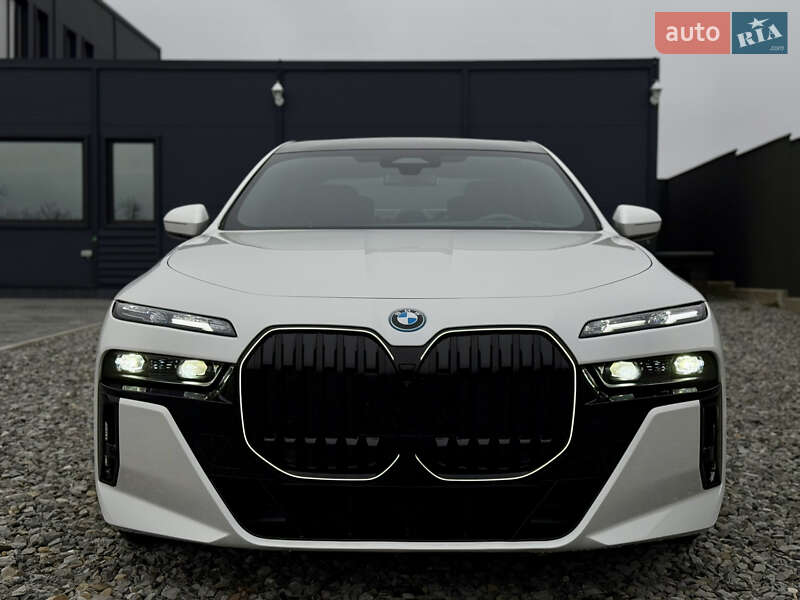 Седан BMW i7 2024 в Києві