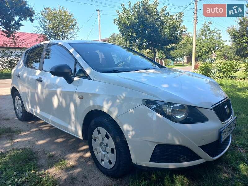 Хэтчбек SEAT Ibiza 2010 в Черкассах Хэтчбек SEAT Ibiza 2010 в Черкассах