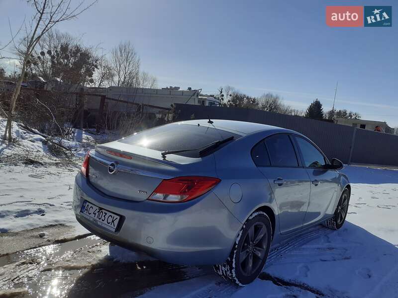 Седан Opel Insignia 2013 в Луцке