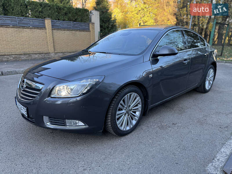 Седан Opel Insignia 2012 в Львове