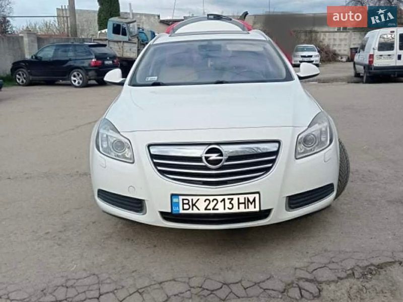 Універсал Opel Insignia 2010 в Рівному