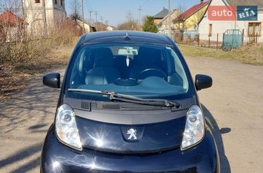 Хэтчбек Peugeot iOn 2014 в Городке