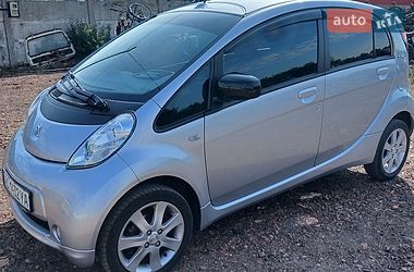 Хэтчбек Peugeot iOn 2011 в Сокале